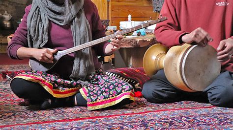  Folk Music of Iran：A Symphony of Ancient Melodies and Cultural Echoes